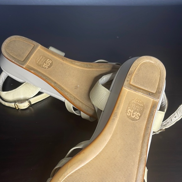 SAS Bone Strippy Quarter Strap Wedge Sandal size 9.5M - Picture 7 of 9